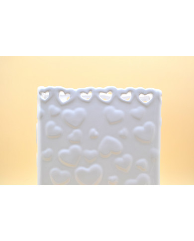 VASO PORTAFIORI CON DECORO CUORI